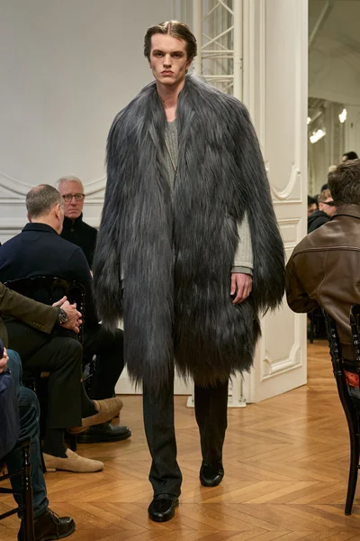 Look 12